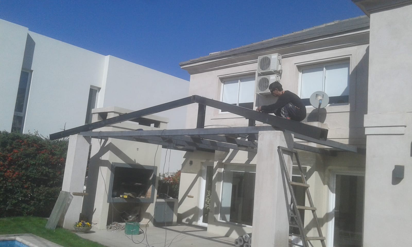 Trabajo de techos y estructuras en Mendoza